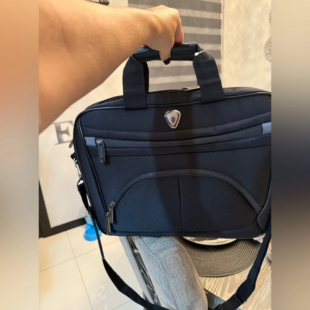 California Pak Black shoulder bag.